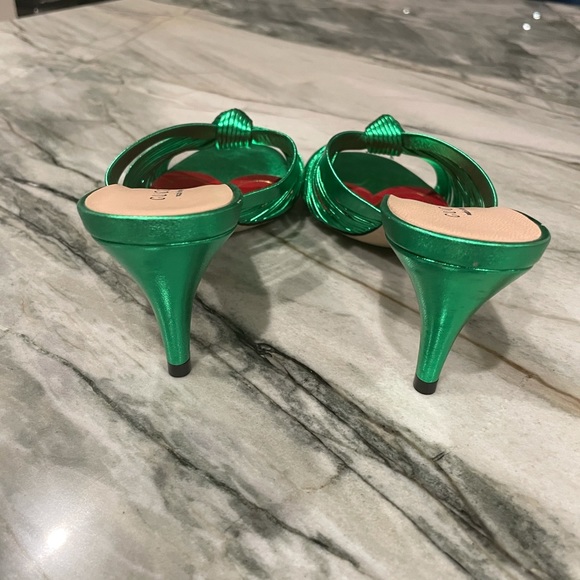 GUCCI knotted Metallic-leather Mules In Green - Picture 2 of 8